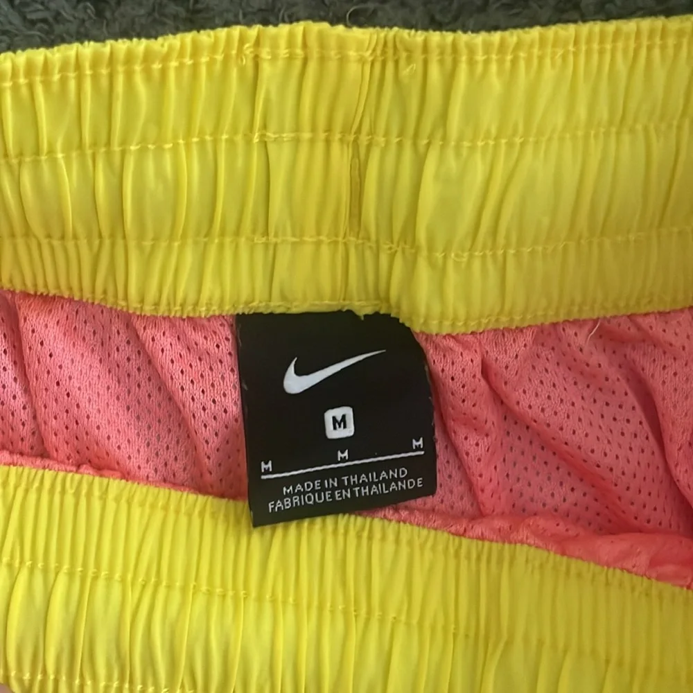 Nike Multi-Colored Shorts - Picture 3 of 3